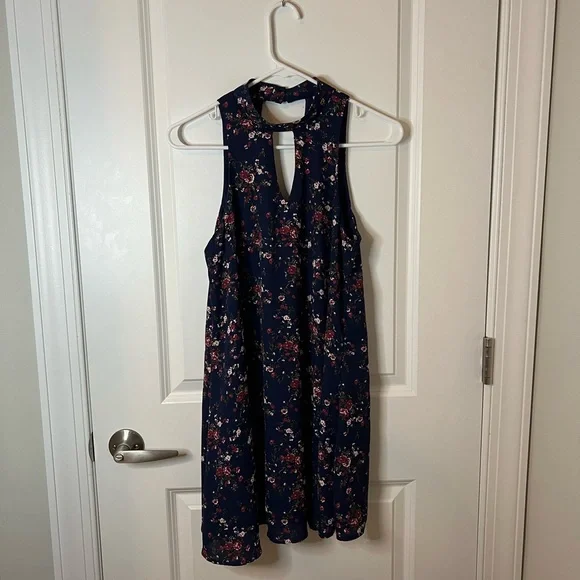 Francesca’s Floral Motif Mini Dress - Picture 2 of 7